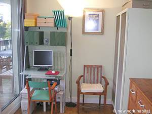 Paris 2 Bedrooms apartment - bedroom 2 (PA-2001) photo 4 of 5