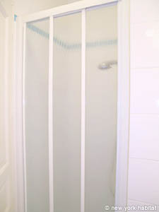 Paris 3 Bedroom apartment - bathroom 1 (PA-2015) photo 2 of 3
