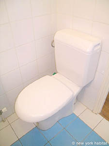 Paris 3 Bedroom apartment - bathroom 1 (PA-2015) photo 3 of 3