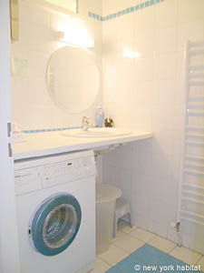 Paris 3 Bedroom apartment - bathroom 2 (PA-2015) photo 3 of 5