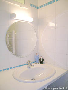 Paris 3 Bedroom apartment - bathroom 2 (PA-2015) photo 4 of 5