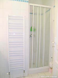 Paris 3 Bedroom apartment - bathroom 2 (PA-2015) photo 2 of 5