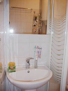 Paris 2 Bedroom accommodation - bathroom 1 (PA-2022) photo 2 of 3
