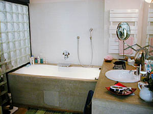 Paris T2 - Triplex - Maison citadine appartements location vacances - salle d'eau 1 (PA-2067) photo 3 de 4