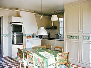Paris 4 Bedroom accommodation - kitchen (PA-2075) photo 3 of 7