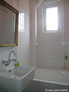 Paris 6 Zimmer wohnungsvermietung - badezimmer 1 (PA-2077) photo 2 von 3