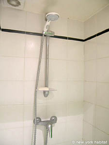Paris Studio accommodation - bathroom (PA-2102) photo 3 of 3
