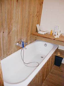 Paris Studio apartment bathroom photo 8