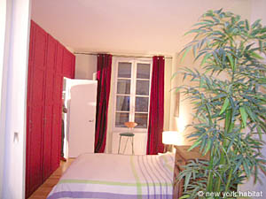 Paris 2 Bedrooms - Duplex apartment bedroom 1 photo 35