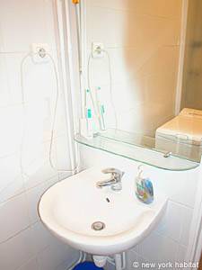 Paris 1 Bedroom apartment - bathroom (PA-2170) photo 4 of 4