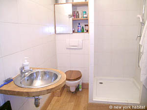 Paris 1 Bedroom apartment - bathroom (PA-2192) photo 1 of 3