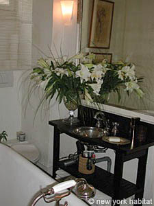 Paris T3 - Maison citadine logements location appartements - salle d'eau 1 (PA-2204) photo 2 de 2