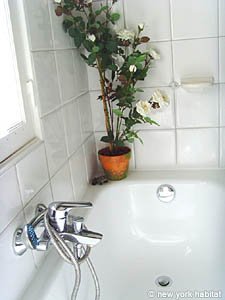 Paris T2 logements location appartements - salle d'eau (PA-2259) photo 2 de 5