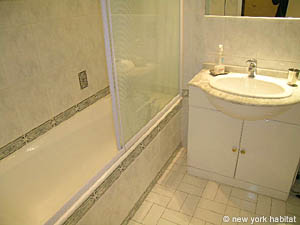 Paris 1 Bedroom apartment - bathroom 1 (PA-2265) photo 1 of 5