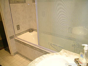 Paris 1 Bedroom apartment - bathroom 1 (PA-2265) photo 2 of 5
