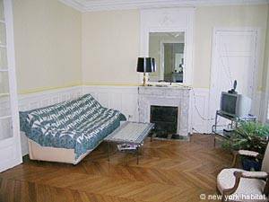 Paris 2 Bedrooms apartment living room photo 1