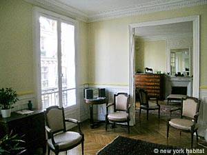 Paris 2 Bedrooms apartment living room photo 3