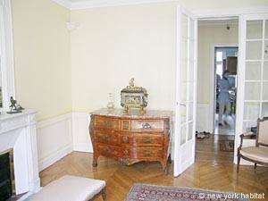 Paris 2 Bedrooms apartment living room photo 10