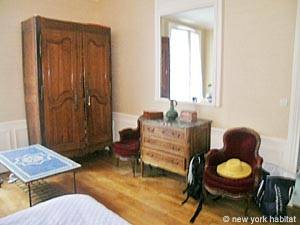 Paris 2 Bedrooms apartment bedroom 1 photo 13