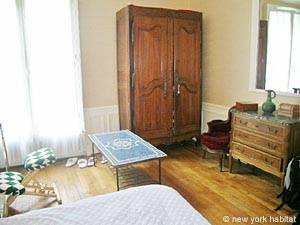 Paris 2 Bedrooms apartment bedroom 1 photo 14
