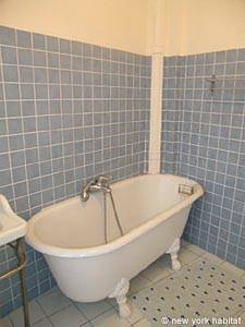 Paris 2 Bedrooms apartment bathroom 2 photo 37