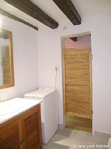 Paris Studio accommodation - bathroom (PA-2304) photo 2 of 2