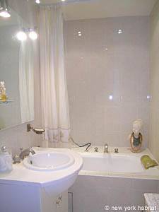 Paris 2 Zimmer wohnungsvermietung - badezimmer 1 (PA-2309) photo 1 von 3
