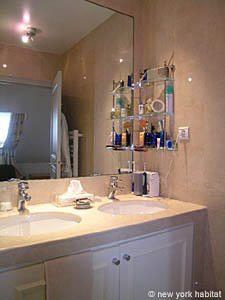 Paris T2 logements location appartements - salle d'eau 1 (PA-2317) photo 2 de 3