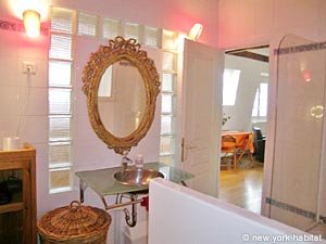 Paris 1 Bedroom apartment - bathroom (PA-2318) photo 1 of 4