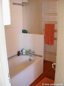 Paris 1 Bedroom apartment - bathroom (PA-2318) photo 2 of 4