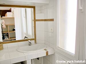 Paris Studio T1 logement location appartement - salle de bain 1 (PA-2360) photo 1 sur 7 Paris Studio T1 logement location appartement - salle de bain 1 (PA-2360) photo 1 sur 7
