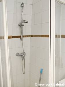 Paris Studio T1 logement location appartement - salle de bain 1 (PA-2360) photo 3 sur 7 Paris Studio T1 logement location appartement - salle de bain 1 (PA-2360) photo 3 sur 7