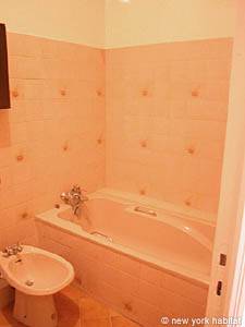 Paris T2 logements location appartements - salle d'eau (PA-2375) photo 2 de 3