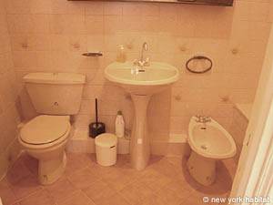 Paris T2 logements location appartements - salle d'eau (PA-2375) photo 1 de 3