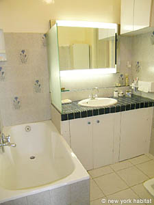 Paris T4 logements location appartements - salle d'eau 1 (PA-2388) photo 2 de 3