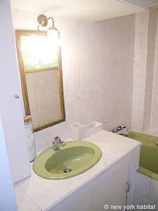 Paris 3 Bedrooms accommodation bathroom 1 photo 25