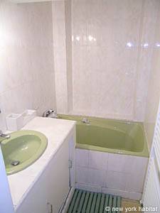 Paris 3 Bedrooms accommodation bathroom 1 photo 26
