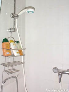 Paris Studio accommodation - bathroom (PA-2448) photo 2 of 6