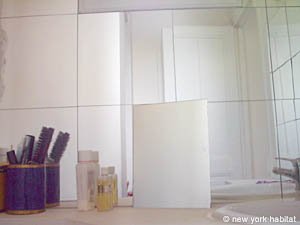 Paris Studio accommodation - bathroom (PA-2448) photo 4 of 6
