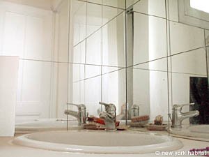 Paris Studio accommodation - bathroom (PA-2448) photo 5 of 6