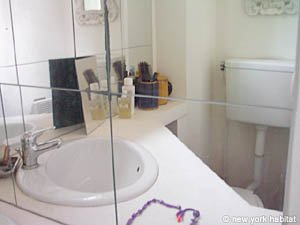 Paris Studio accommodation - bathroom (PA-2448) photo 6 of 6