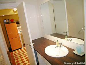 Paris 1 Bedroom apartment - bathroom 1 (PA-2450) photo 6 of 6