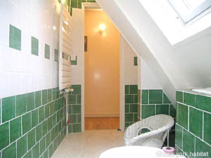 Paris T3 appartements location vacances - salle d'eau 2 (PA-2461) photo 2 de 5