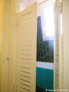 Paris T3 appartements location vacances - salle d'eau 1 (PA-2461) photo 2 de 3
