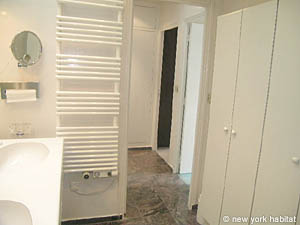 Paris T3 appartements location vacances - salle d'eau 1 (PA-2488) photo 3 de 3