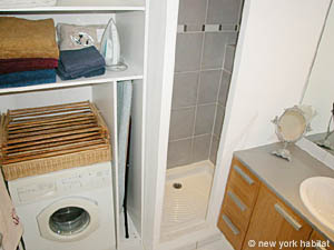 Paris T3 appartements location vacances - salle d'eau 1 (PA-2504) photo 2 de 5