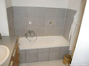 Paris T3 appartements location vacances - salle d'eau 1 (PA-2504) photo 5 de 5