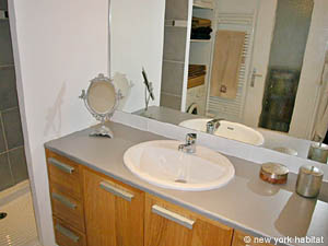 Paris T3 appartements location vacances - salle d'eau 1 (PA-2504) photo 4 de 5