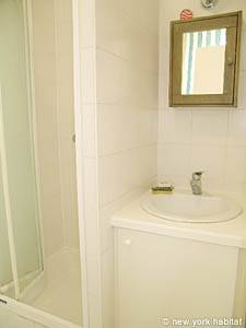 Paris 1 Bedroom apartment bathroom photo 24