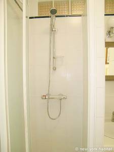 Paris 1 Bedroom apartment bathroom photo 25